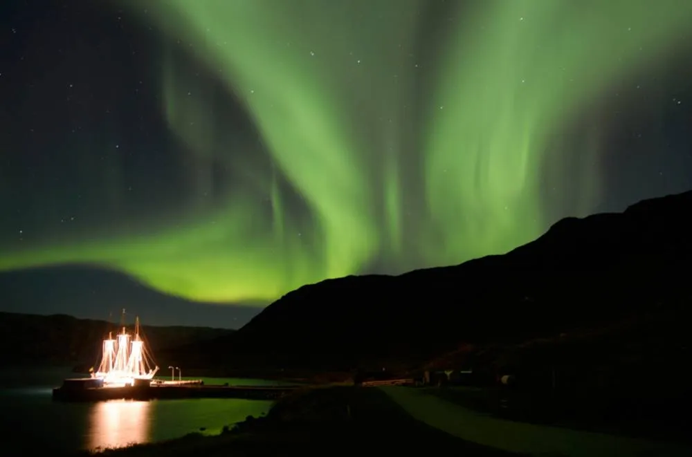 A Celestial Spectacle: Witnessing and Capturing the Aurora Borealis This Weekend