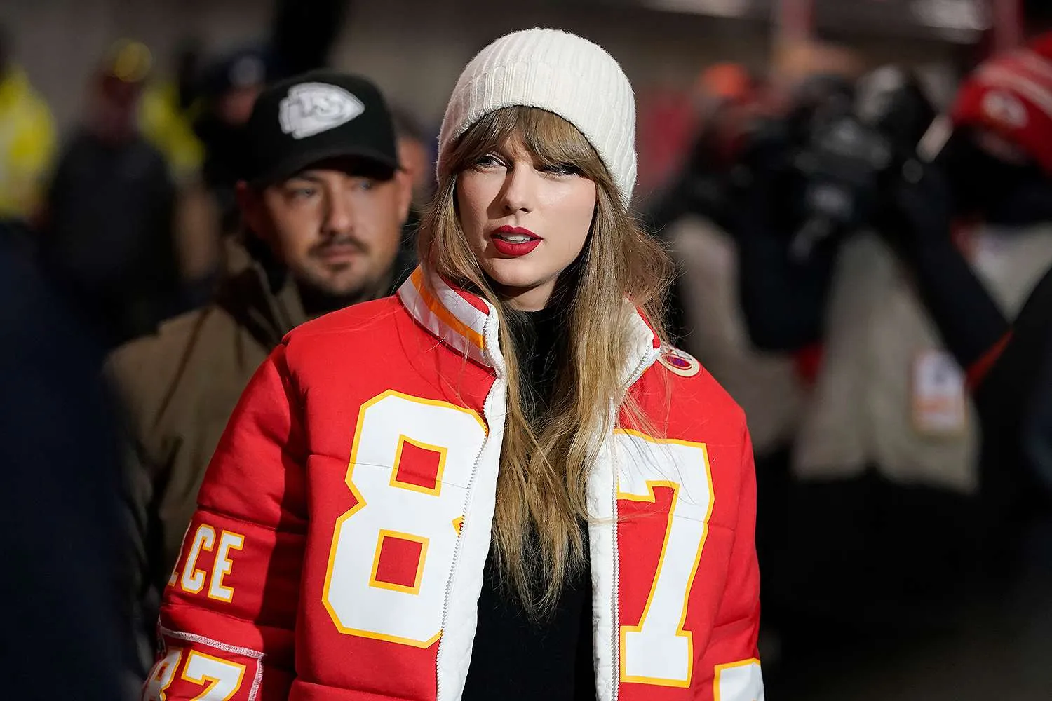 Taylor Swift Serves Game-Day Glam in Kansas City: A Stylish Show of Support for Travis Kelce