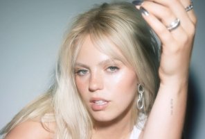 Leave Me Alone Lyrics - Reneé Rapp